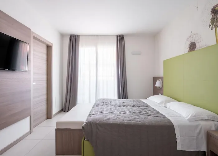 Iris Hotel 3*