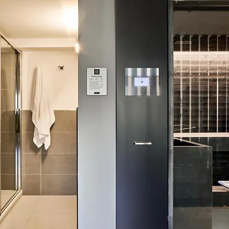 Iris Hotel 3*
