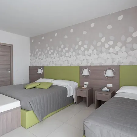 Iris Hotel