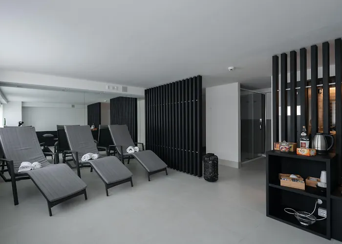 Iris Hotel