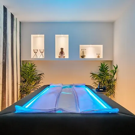 Iris Hotel 3*