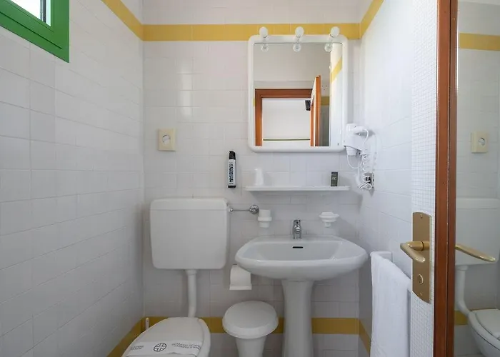 Iris Hotel 3*