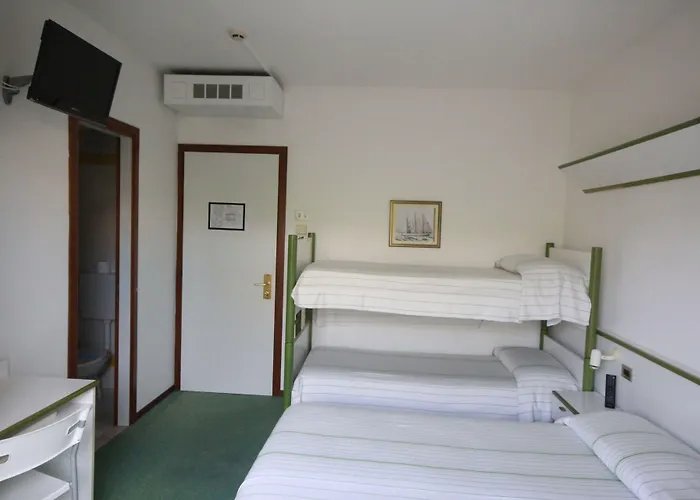 Iris Hotel 3*